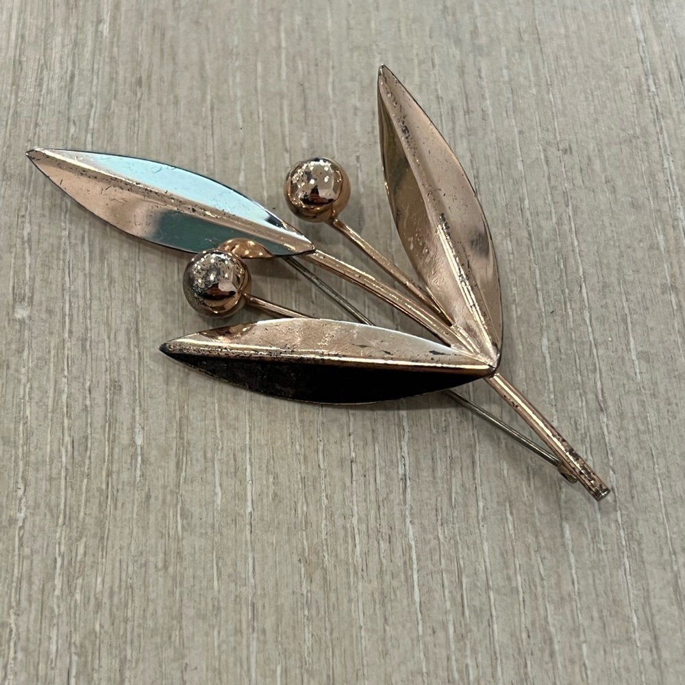 Vintage Napier gold tone leaf pin brooch